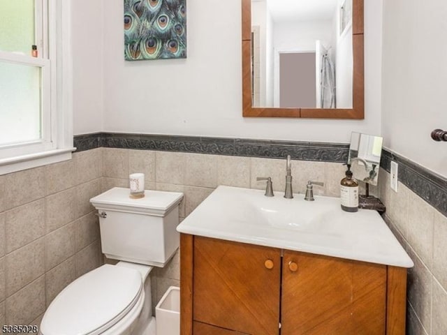 16 Seneca Trl, Randolph Twp, NJ 07869 - bathroom with vanity, wainscoting, and tile walls