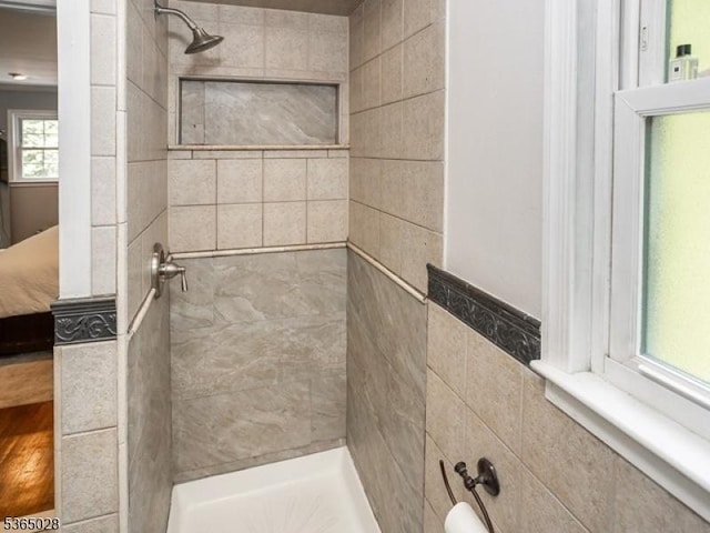 16 Seneca Trl, Randolph Twp, NJ 07869 - bathroom featuring tiled shower and ensuite bathroom