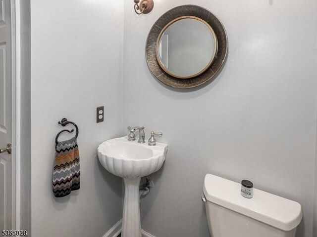 16 Seneca Trl, Randolph Twp, NJ 07869 - half bath with toilet