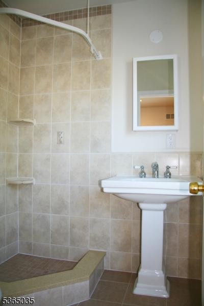 229 2nd Ave, Garwood Boro, NJ 07027 - bathroom featuring a tile shower and a sink