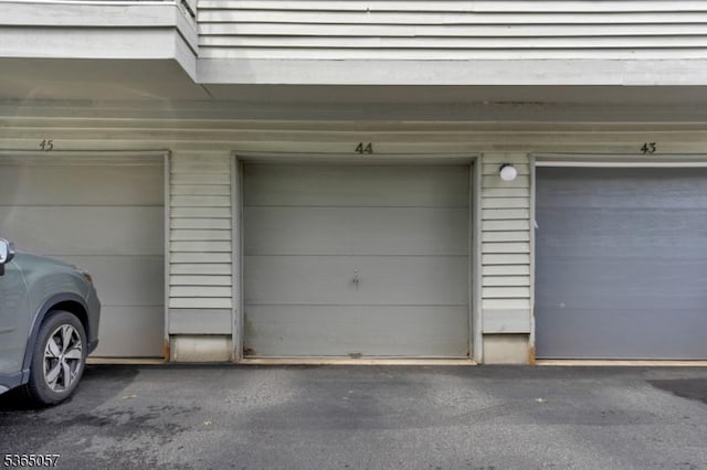 44 Sam Bonnell Dr, Union Twp, NJ 08809 - view of garage