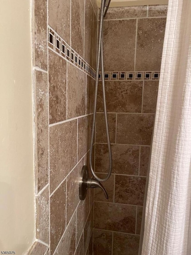 126 Hilltop Trl, Sparta Twp, NJ 07871 - bathroom featuring tiled shower