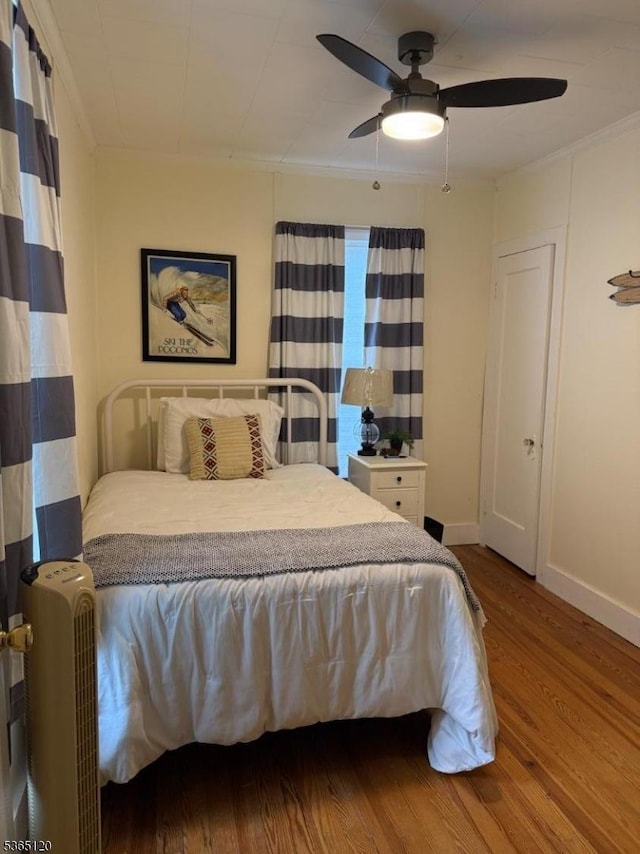 142 Lakeside Dr, Liberty Twp, NJ 07823 - bedroom featuring wood finished floors, ornamental molding, and ceiling fan