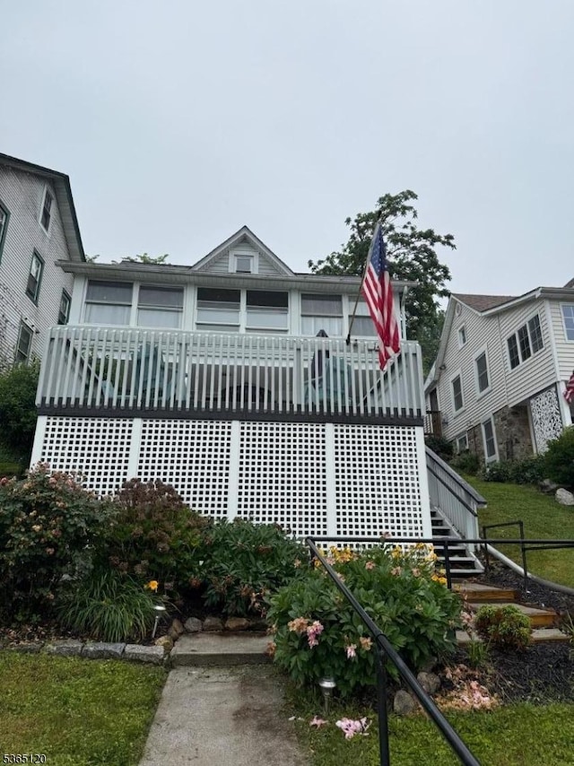 142 Lakeside Dr, Liberty Twp, NJ 07823 - bungalow-style home with stairs