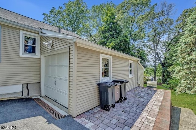 76 Hillside Rd, Sparta Twp, NJ 07871 - garage with driveway