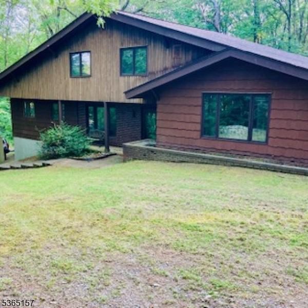 5 Forest Dr, Hampton Twp, NJ 07860 - view of front of home with a front lawn