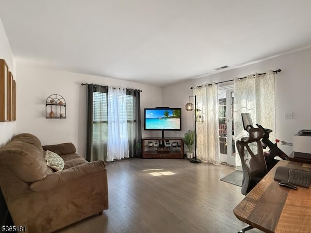 26 Knollwood Rd, Hanover Twp, NJ 07981 - living area featuring wood finished floors and a desk