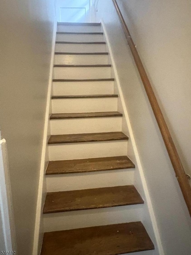 552 Liberty St, City Of Orange Twp, NJ 07050 - view of stairway