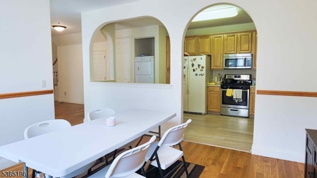 228 Windmill Ct, Lopatcong Twp, NJ 08865 - dining area featuring light wood finished floors and arched walkways