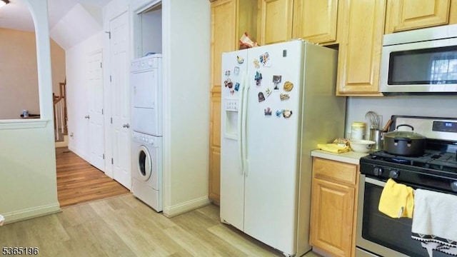 228 Windmill Ct, Lopatcong Twp, NJ 08865 - kitchen with stainless steel appliances, estacked washer and dryer, light wood finished floors, arched walkways, and light countertops