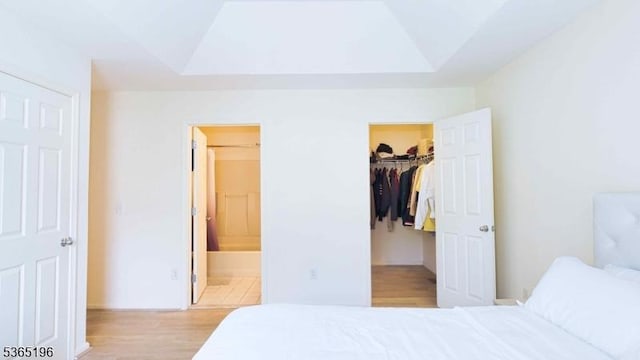 228 Windmill Ct, Lopatcong Twp, NJ 08865 - bedroom featuring a walk in closet, light wood-style flooring, a closet, and ensuite bathroom