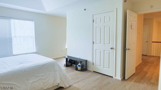 228 Windmill Ct, Lopatcong Twp, NJ 08865 - bedroom featuring light wood-style floors and baseboards