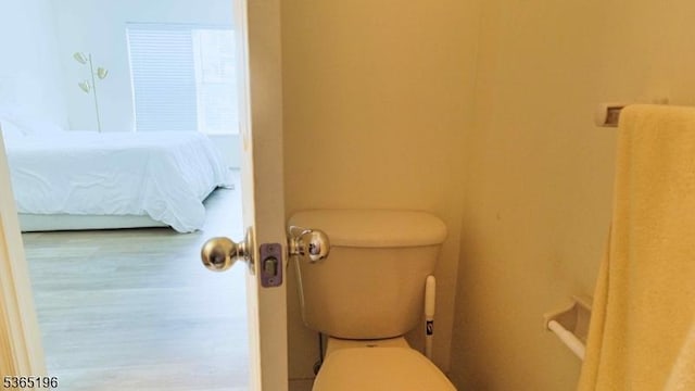 228 Windmill Ct, Lopatcong Twp, NJ 08865 - bathroom featuring ensuite bath and wood finished floors
