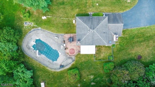 10 Duke Ct, Franklin Twp, NJ 08867 - aerial view of a pool