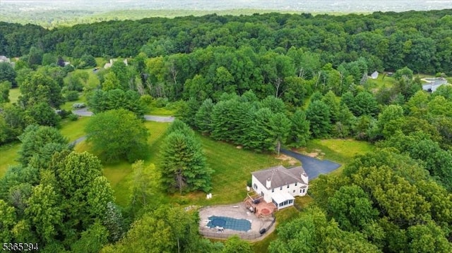 10 Duke Ct, Franklin Twp, NJ 08867 - view of property location featuring a heavily wooded area