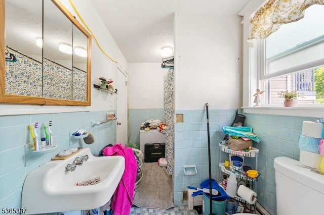305 W Clay Ave, Roselle Park Boro, NJ 07204 - bathroom featuring tile walls and a wainscoted wall