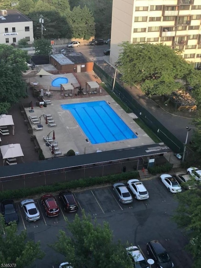 201 Saint Pauls Ave Unit 7M, Jersey City, NJ 07306 - view of community pool