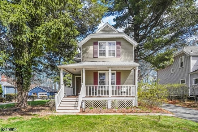 699 Riverview Dr, Totowa Boro, NJ 07512 - view of front facade featuring a porch and a front lawn
