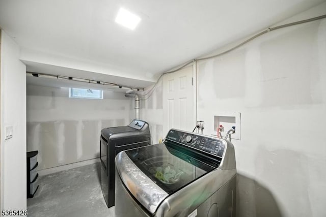 356 Raleigh Rd, Rahway City, NJ 07065 - laundry room with washing machine and clothes dryer