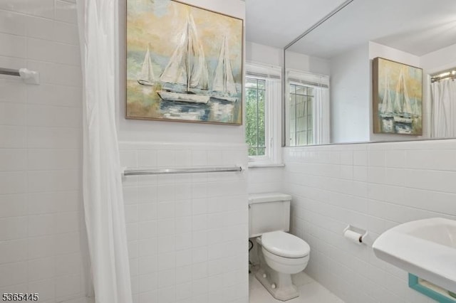 8 Hornbeam Ln, Kinnelon Boro, NJ 07405 - full bath featuring tile walls, a shower with shower curtain, and wainscoting