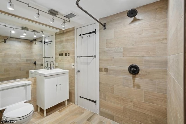 8 Hornbeam Ln, Kinnelon Boro, NJ 07405 - bathroom featuring vanity, tile walls, a tile shower, and wood finished floors