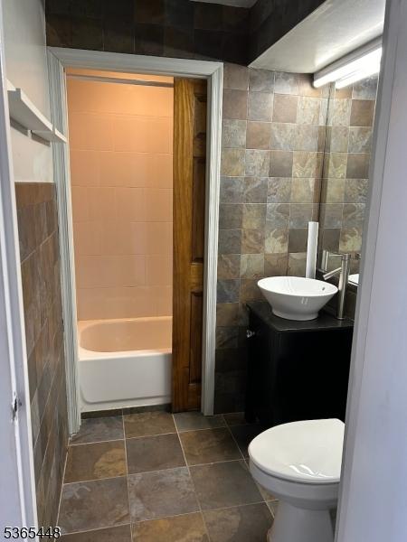 111 Mulberry St Unit 4R, Newark City, NJ 07102 - full bathroom featuring tile walls and vanity