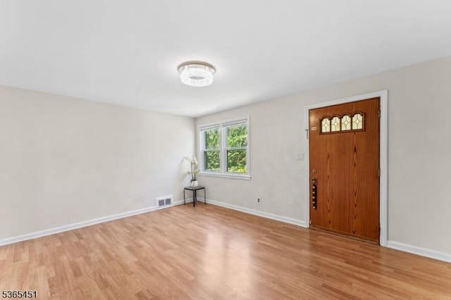 587 Jesse Pl, Union Twp, NJ 07083 - foyer entrance featuring light wood-style floors and baseboards