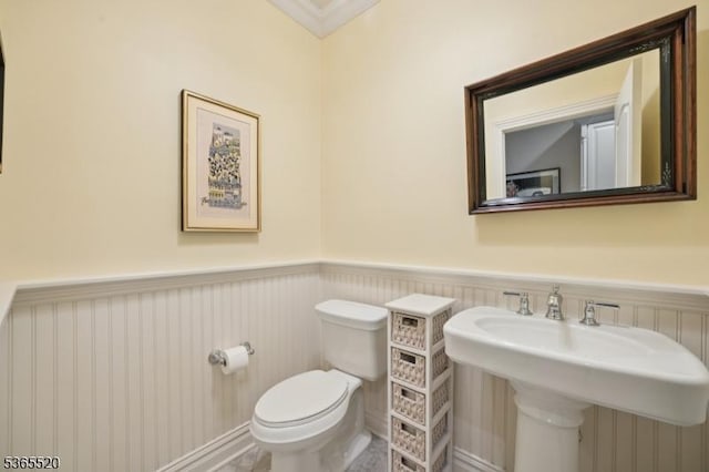 27 Green Way, New Providence Boro, NJ 07974 - bathroom featuring wainscoting and toilet