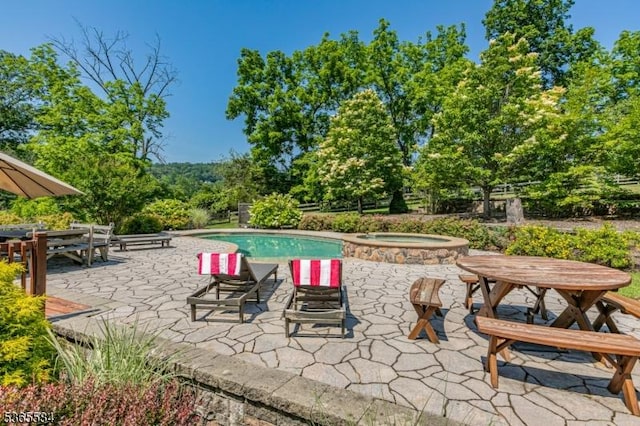 4 Wingover Farm Ct, Raritan Twp, NJ 08822 - swimming pool with a patio area, an in-ground hot tub, and outdoor dining area