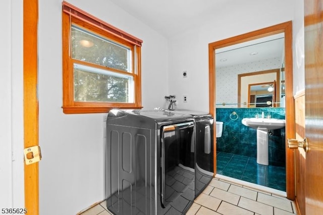 1265 Iris St, North Brunswick Twp, NJ 08902 - laundry area featuring washer and clothes dryer, light tile patterned floors, and wallpapered walls
