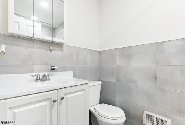 112-114 N 13th St, Newark City, NJ 07107 - bathroom with tile walls and vanity