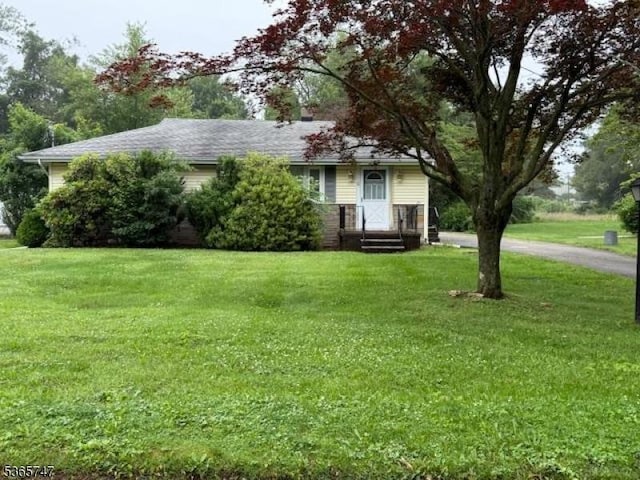 6 Gordon Rd, Roxbury Twp, NJ 07885 - view of front of home with a front lawn