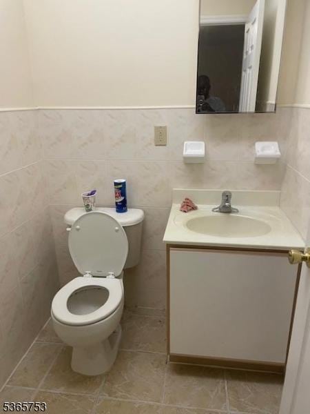 550-552 S 19th St, Newark City, NJ 07103 - bathroom featuring vanity, tile walls, tile patterned flooring, and a wainscoted wall