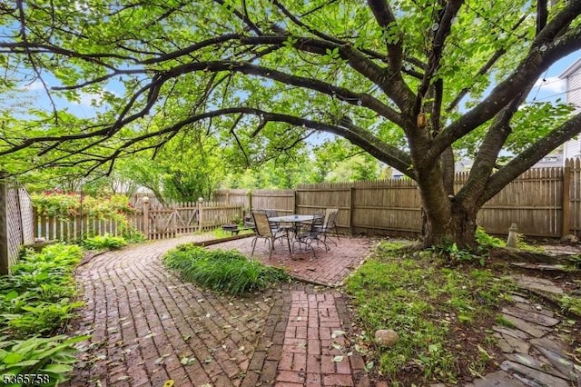 210 Baldwin St, Glen Ridge Boro Twp, NJ 07028 - fenced backyard with a patio area