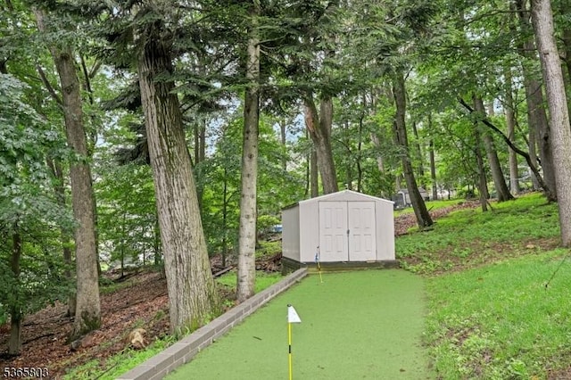 95 Harrison Ave, North Plainfield Boro, NJ 07060 - view of yard featuring an area to practice putting and a storage shed