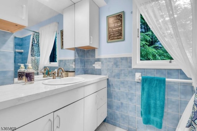 9 Mueller Ln, Franklin Twp, NJ 07882 - full bath with vanity