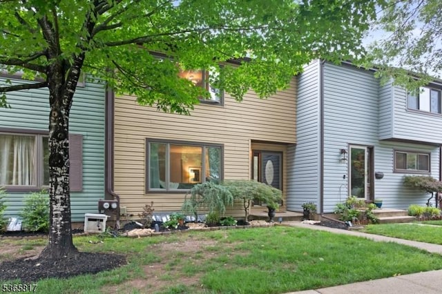 605 E Brookside Ln, Hillsborough Twp, NJ 08844 - view of property with a front yard