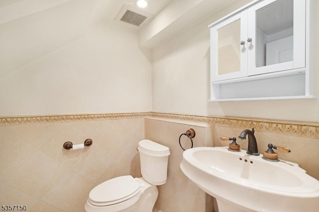 134 Milton Rd, Sparta Twp, NJ 07871 - bathroom featuring a wainscoted wall and tile walls