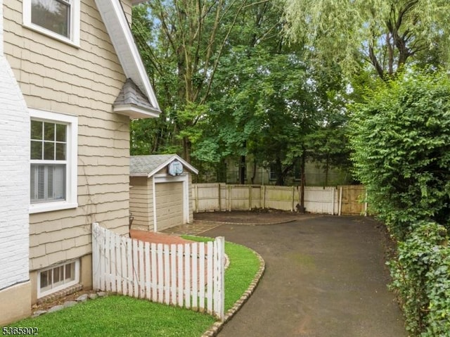 72 Meadowbrook Rd, Millburn Twp, NJ 07078 - view of yard featuring driveway and an outdoor structure