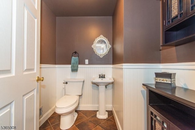 48 Saunders Ln, Mount Olive Twp, NJ 07840 - half bath with wainscoting and tile patterned flooring