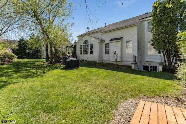 36 Crestview Dr, Clinton Twp, NJ 08809 - back of property featuring a lawn