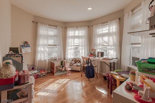 9 Cottage Ct, Berkeley Heights Twp, NJ 07922 - rec room with wood finished floors and recessed lighting