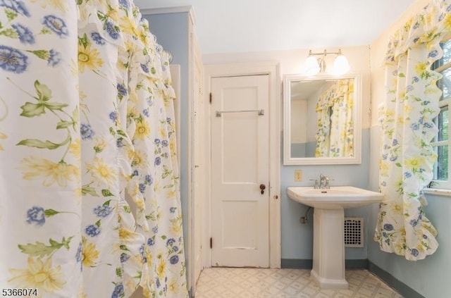 701 Hillcrest Blvd, Phillipsburg Town, NJ 08865 - bathroom with tile patterned floors and baseboards