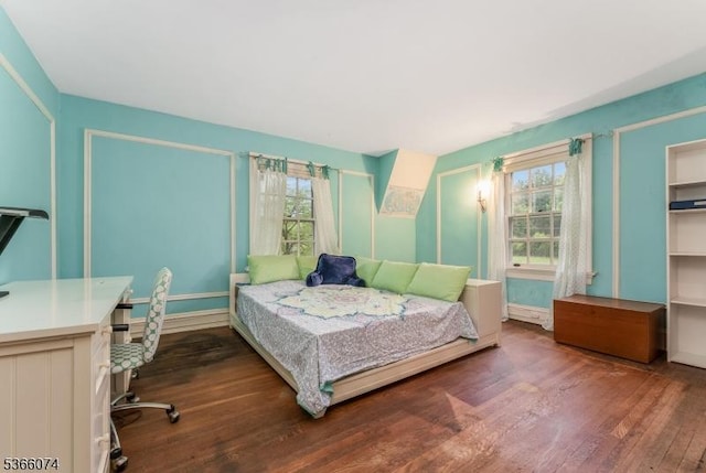 701 Hillcrest Blvd, Phillipsburg Town, NJ 08865 - bedroom with wood finished floors and a desk
