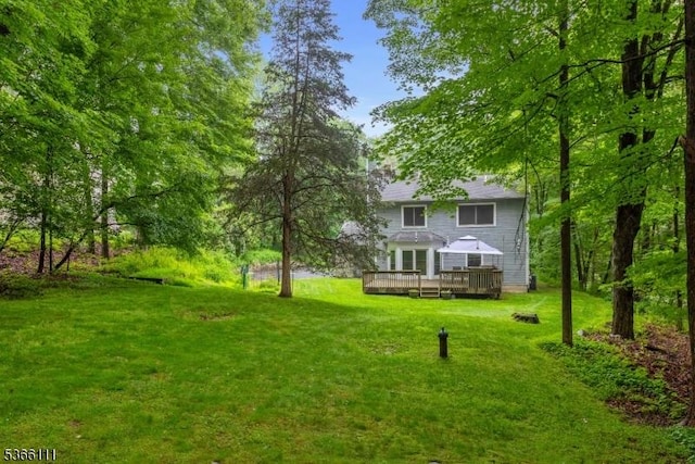 1 Lee Hill Rd, Byram Twp, NJ 07821 - view of grassy yard with a wooden deck