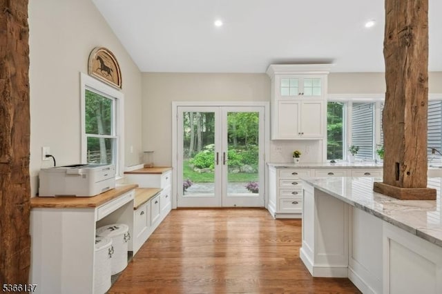 4 Knollwood Ln, Hardyston Twp, NJ 07460 - kitchen with plenty of natural light, light wood-style flooring, white cabinetry, and recessed lighting