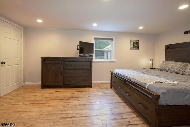 105 Rolling Acres Dr, Hampton Twp, NJ 07860 - bedroom with light wood-style floors and recessed lighting