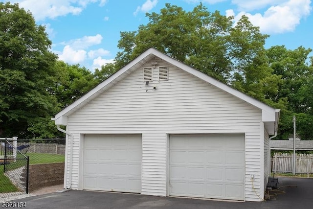 105 Rolling Acres Dr, Hampton Twp, NJ 07860 - view of detached garage