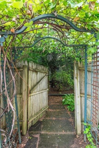 6 Mc Clintock Pl, Parsippany-Troy Hills Twp, NJ 07878 - view of gate