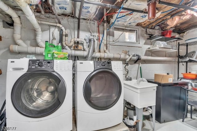 24 Roxbury Dr, Roxbury Twp, NJ 07847 - washroom with washing machine and dryer